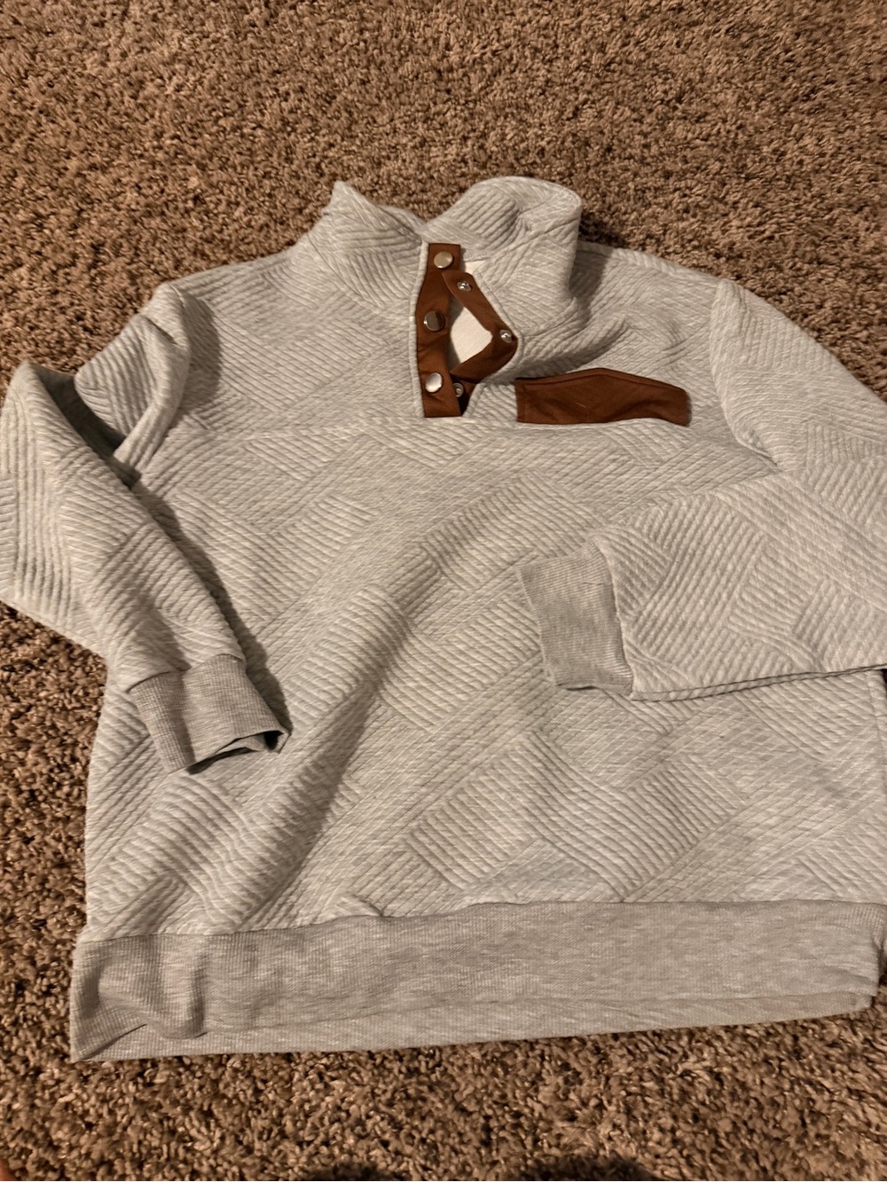 Women's Light Gray Quilted Pullover Sweater with Chest Accent